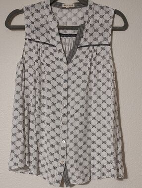 Hem & Thread Sleeveless Top